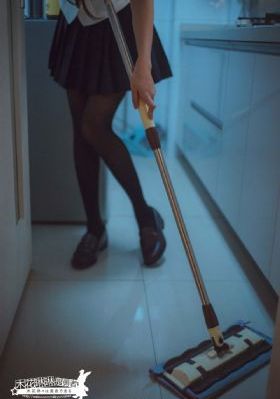 美女叉开双腿_高清高清免费观看