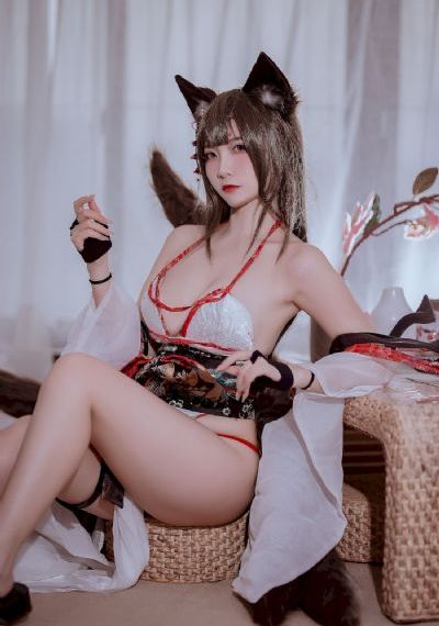 阿娇黑色镂空连衣裙_HD免费高清观看